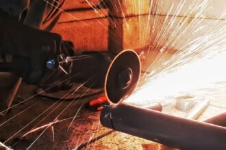 rörmokare som jobbar